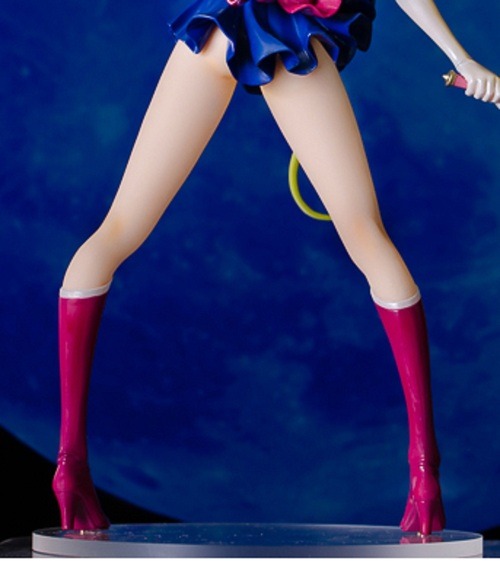 So apparently there's a new Crystal Sailor Moon Figure
