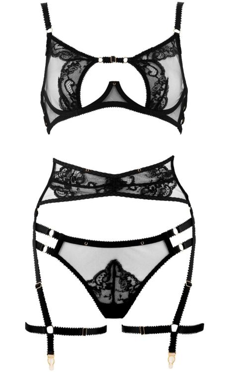 Edge o’ Beyond | Tamara Noir • peep bra + suspender + knickers