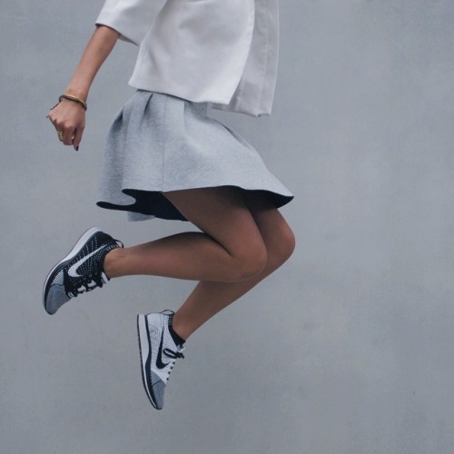 tomboybklyn:  jump in heather grey and white… 