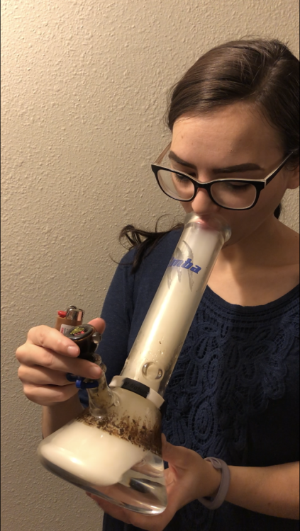 smoking-healthy:If it’s loving that you want,You should make me your girl ✨