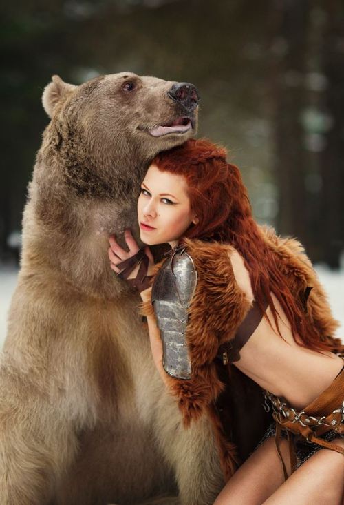 sakafai:   OMG! Incredible “extreme” cosplay called Merida by the model Tina Rybakova. Photo by Dasha Kond  ”I need a bear for my cosplay. You need a what? A bear. 5 years, an exotic pet license, and 15,000 dollars later we get this. Dedication…”