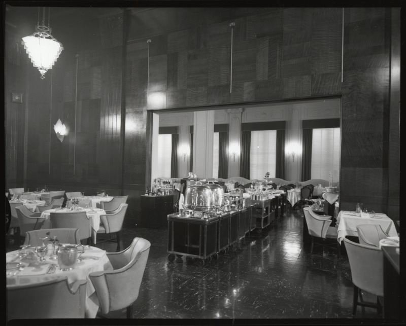 memoriastoica:  Redwood Room in the Clift Hotel, San Francisco. Circa 1950s. 