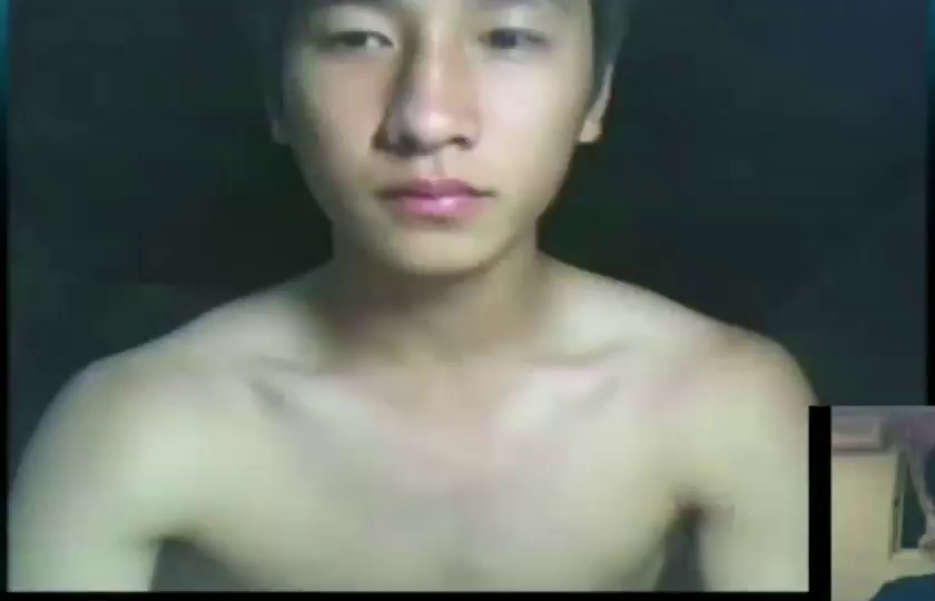 byrankhoo:  hbst:  Horny cutie!  Who is he?? so cuteee.. Singaporean?