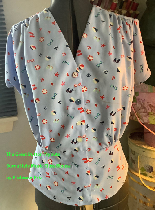 The Great Button Tryouts: Music Class Blouse from BurdaStyle This is my last installment to finish o