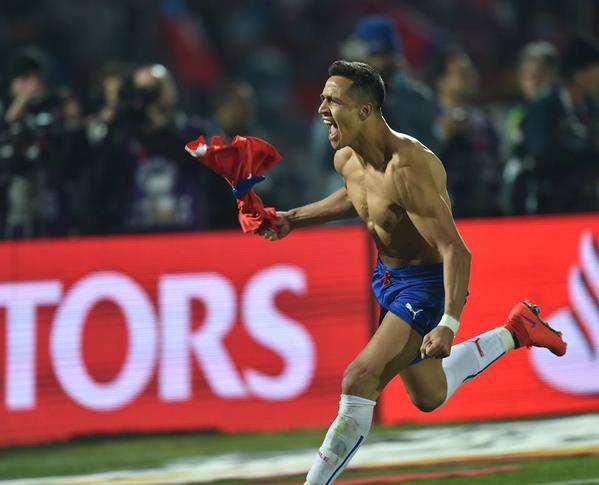 uzziblue:    When you win your first Copa America title EVER …   Congrats, Chile