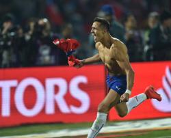 Uzziblue:    When You Win Your First Copa America Title Ever …   Congrats, Chile