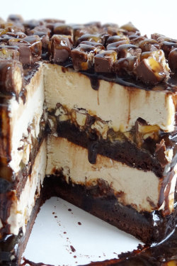 earthyday:  Snickers Peanut Butter Brownie Ice Cream Cake