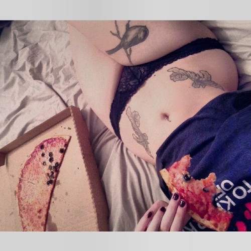 sashsuicide:  #pizza #lastnight #tattoos #tattoosday #suicidegirls