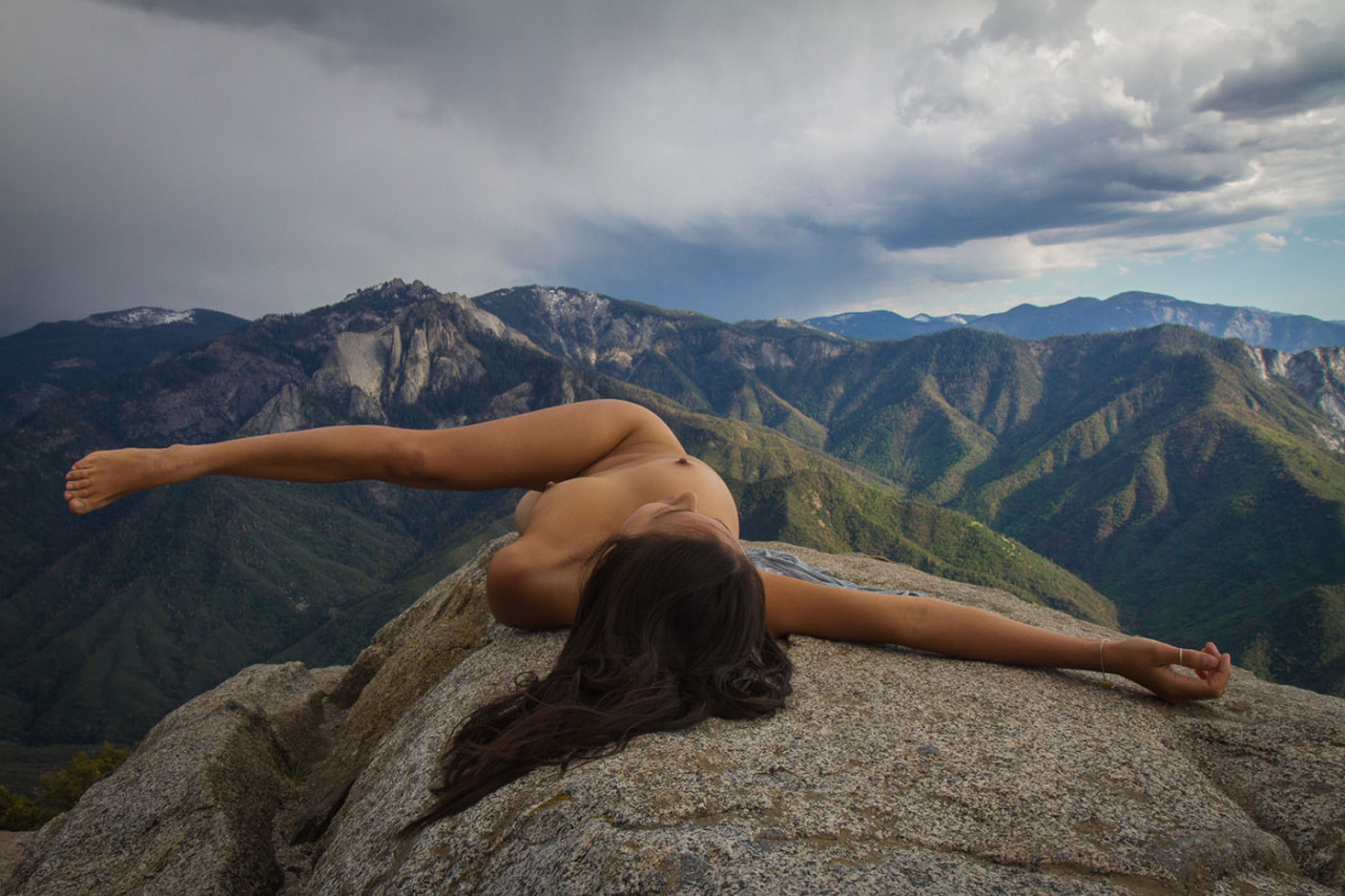 windsweptwillows:  openbooks:“The Purifying Stretch”Amanda on Moro Rock. I didn’t