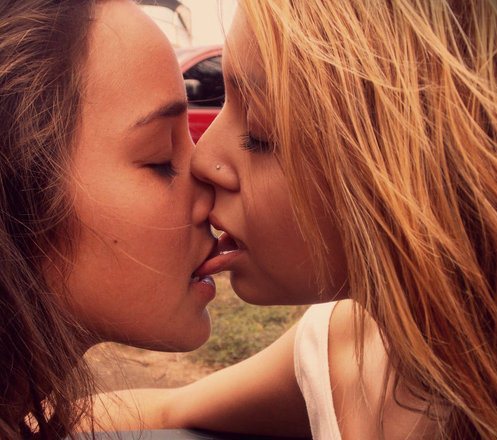 lesbian-sweethearts:  Follow for more lesbians!