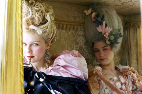 tooyoungtoreign: Marie Antoinette behind the scenes