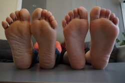 fmdfeet:   GF and her sister :)  