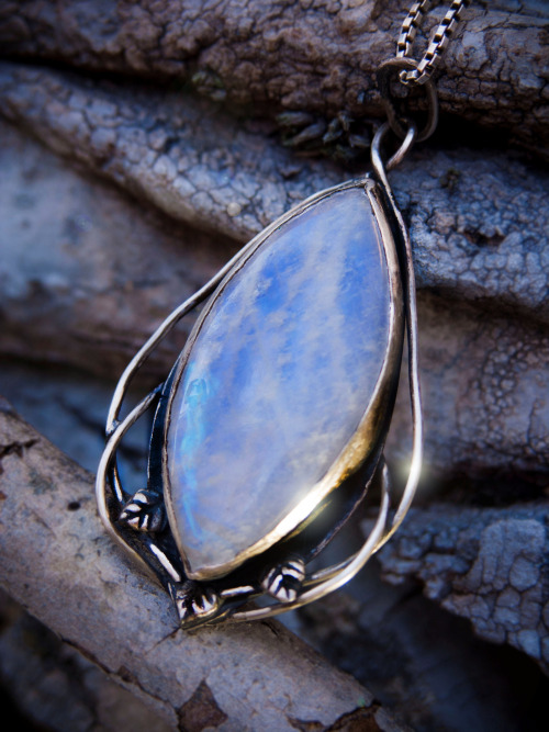 Aine moonstone talisman