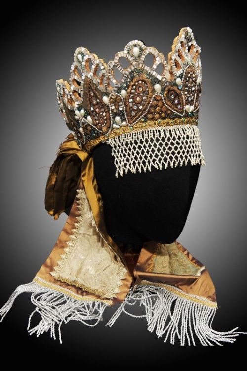 jackviolet: Russian headdresses, 15th-19th c. Venets, Povyazka, Kika, Soroka.