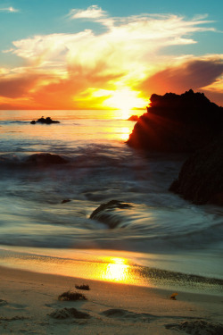 sundxwn:  Sunset Rays - Laguna Beach by Pat