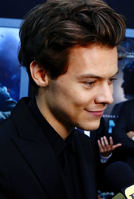 harrystylesdaily:Harry Styles at the New York premiere of ‘Dunkirk’, July 18th.