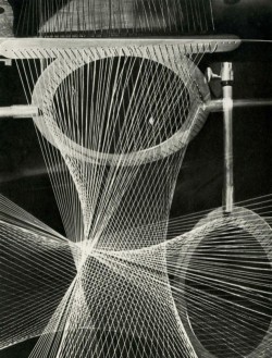 blackhora:Denise Bellon, Geometrie dans l'espace, 1937