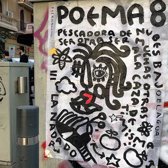 Pescadora de nubes bajo el agua ser otra ser muchas otras a la caza de ti misma LA NADADORA / POEMA 8. AKW❤️
.
.
.
#poema8 #pezkhamino #latotemika #urbanartbarcelona #streetart #barcelonastreetart #poblesecstreetart #librolivre #urbanpoet #antipoesia...