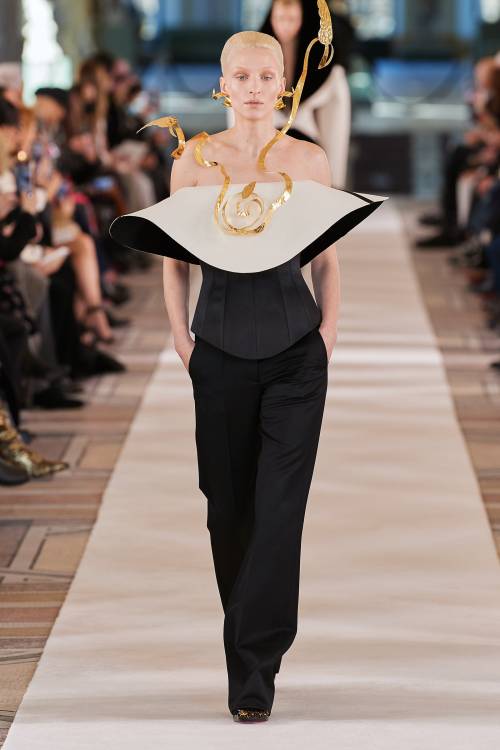 Schiaparelli by Daniel Roseberry, Spring 2022 Couture Credits:Marie Chaix - Fashion Editor/StylistGu