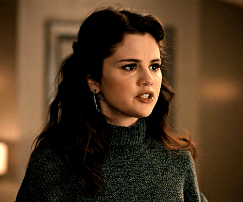 SELENA GOMEZ As MABEL MORAONLY MURDERS IN THE BUILDING | 1x02 Who Is Tim Kono?