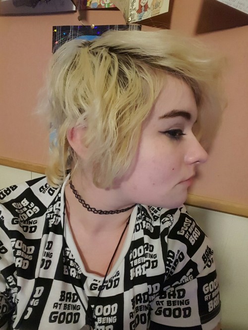 sharkberries:  it’s been a while tumblr (they / them)