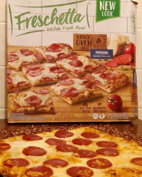 Soooo what’s for dinner? We’re engaging in some after work Freschetta Friday and Chill!!