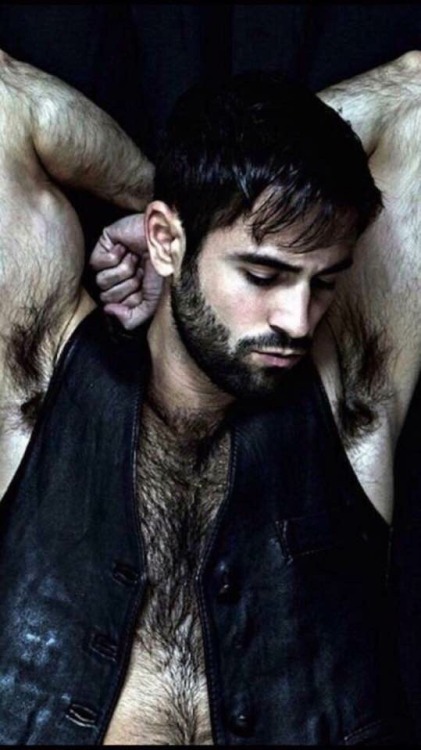 michelangeloss:  https://michelangeloss.tumblr.com/ 