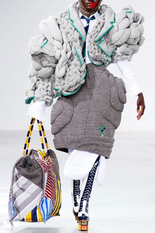  THOM BROWNE Fall/Winter RTW 2022 (part 2)if you want to support this blog consider donating to: ko-