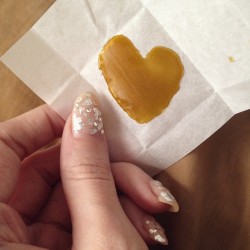 bluntess:who doesnt love opening a new piece of parch to find out your meds came in a heart shape 🍯💛✨