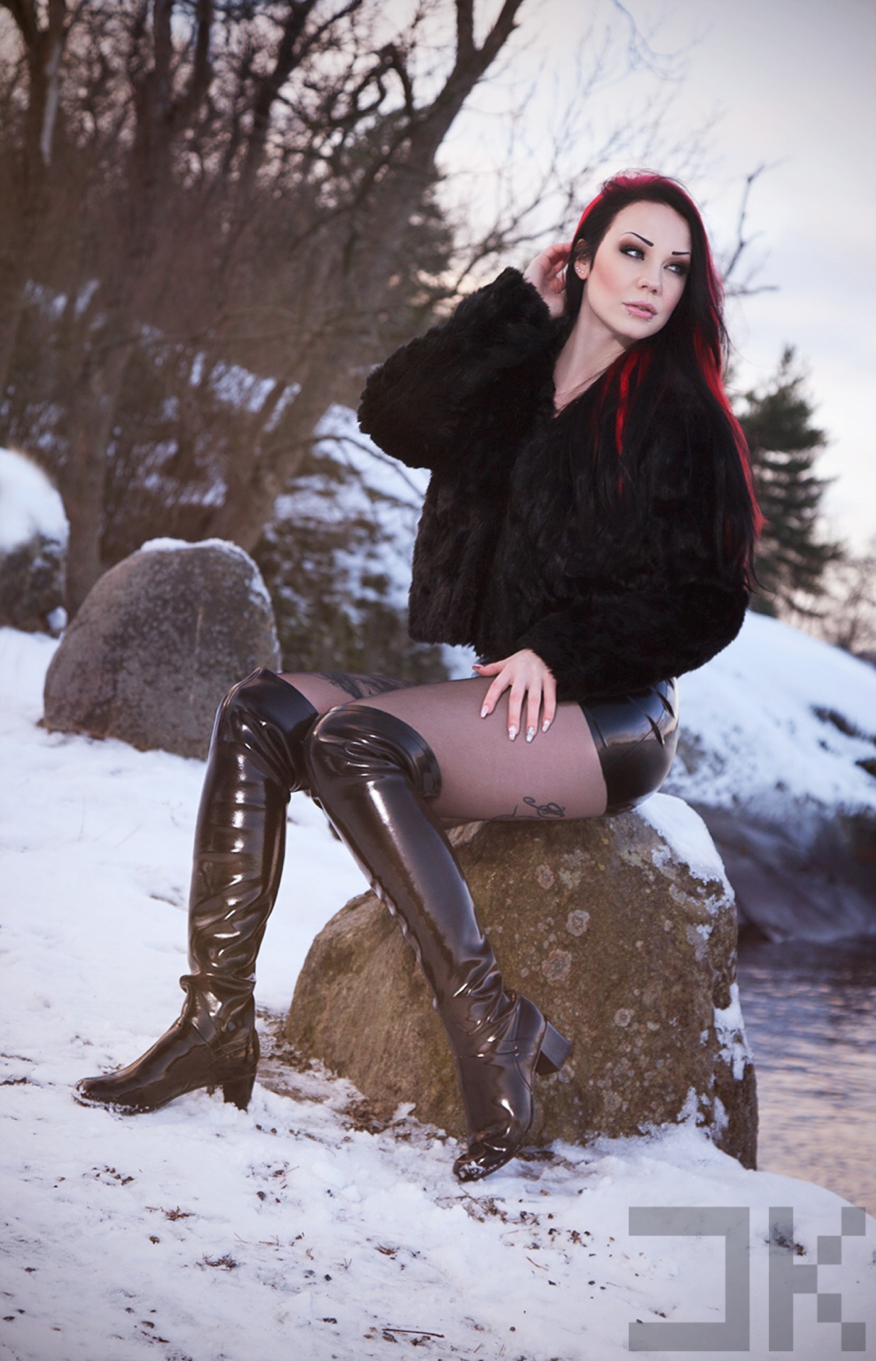 starfucked:  Something more fashion ❄️ Photographer: @danielkopp_photo 💕✨