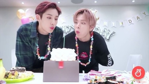 Let me just start out by saying a late happy birthday to Yuta and Winwin! But this is the cutest, m