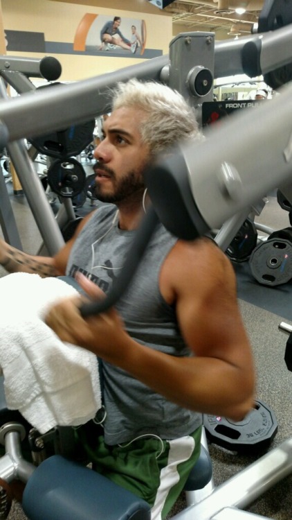 bromancing-the-stone:  batterup964:  bromancing-the-stone:  Back day  Fucking hot!! That’s my man!! Love the hair, love the muscles, love the TAN. Damn I’m a lucky man.  You dork :) I love you so much.