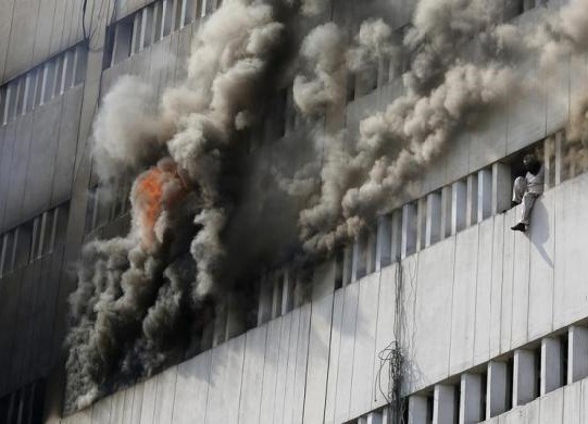 losed: People falling/jumping from a high floor of a burning building in central