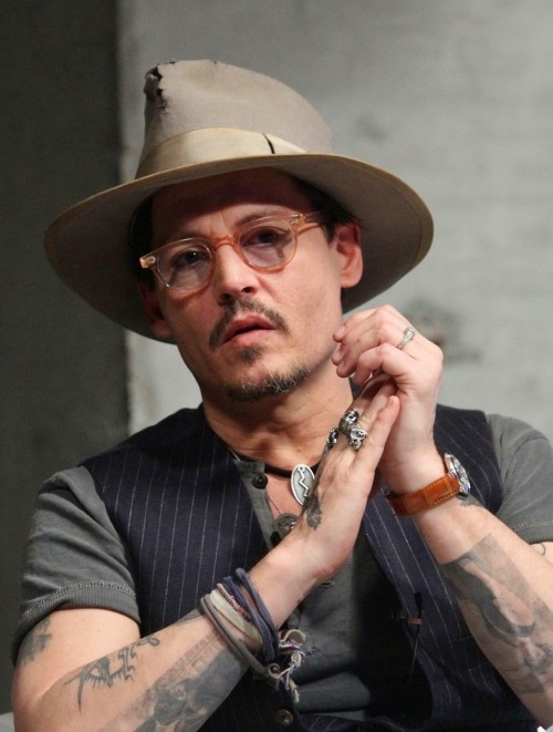 8 years ago, on this day (April 1), Johnny Depp attended the “DMG Creative Home” dialogu