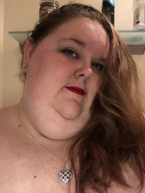 bignblueeyed-xoxo: New red lipstick. Makes me feel naughty