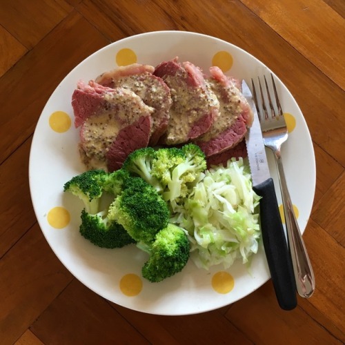 Corned beef with mustard sauce, broccoli + cabbage