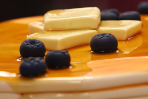 tokkeki:  A Stack of Blueberry Pancakes out of CAKE by  How To Cake It   