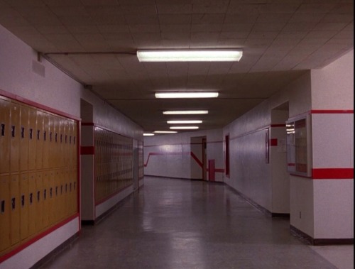 psychodelicategirl:The first half hour of Twin Peaks is an exquisite piece of melodrama, unparallele