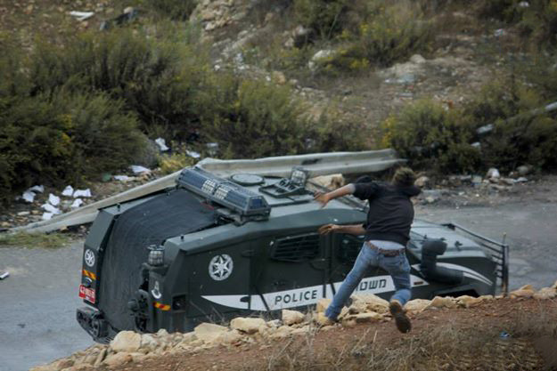 momo33me:  Confrontations in front of Ofer prison Today . 31 October 2014 