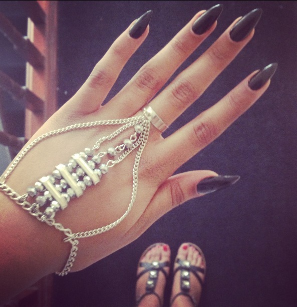 crystalsiasella:  www.crystalsiasella.tumblr.com