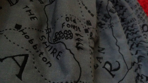 lolitacupcakexd:  vysanthe:  andariel-sirene:  fraise-du-mal:  Middle Earth skirt. Made by me <3 Took me three months and how you see is hand embroidery, no printed :3 I hope take pictures with a full coordinate soon!  WOW  What I’d give for this