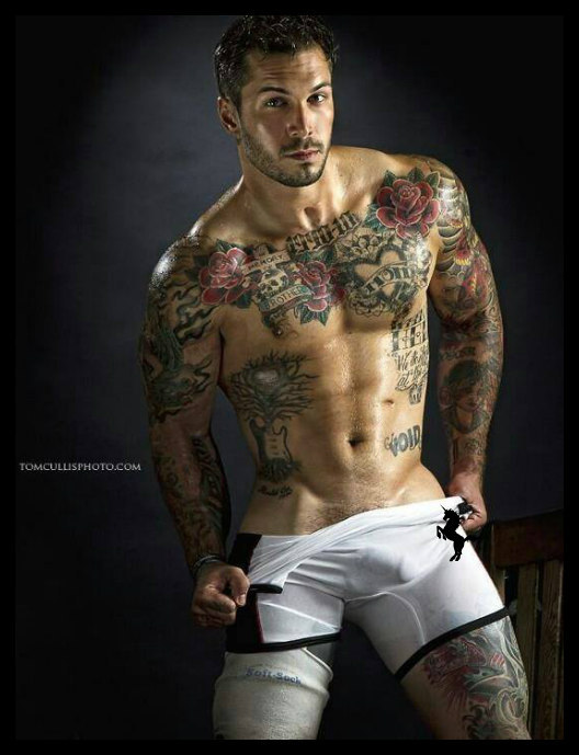 taolucidity:Muscle Hunk Alex Minsky by Tom Cullis.