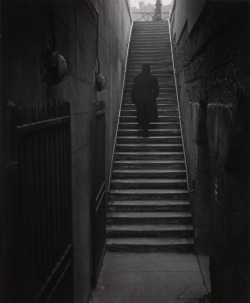 greeneyes55:  Paris 1949 Photo: Robert Doisneau 