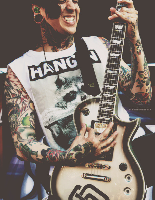 this-is-sempiternaalll:  Tony Perry | Pierce the Veil 