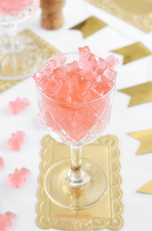 guardians-of-the-food:DIY Rose Wine Gummy Bears