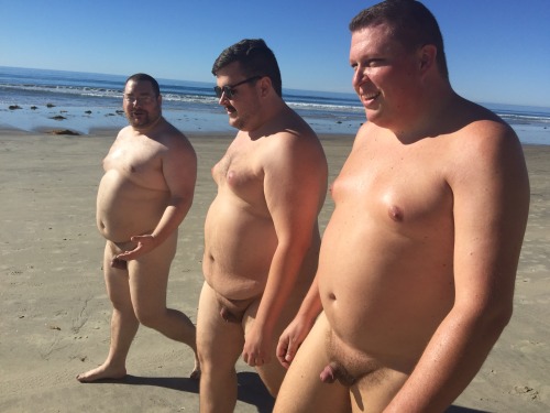 westcub86:  Had a great day at the beach today with friends.  Probably the last nice weekend here in San Diego before it gets too cold.  Hadrian, Bailey, myself and the other guys (not sure I can say names haha) had a blast walking around soaking up