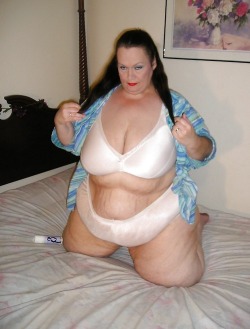 heavyssbbw:  Photo http://bit.ly/1rBdKAb