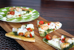 in-my-mouth:  Pesto Pizza with Shrimp and