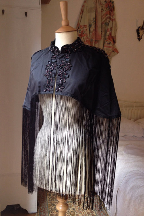 inlovewithburlesquelingerie: Tassle Cape