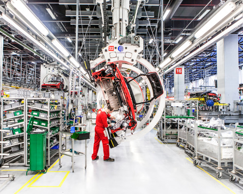 bobbycaputo:  A Rare Peek Inside the Famed Factory Where Ferraris Are Born Big automakers like Toyota and General Motors sell millions of cars each year. Niche brands like Porsche move about 35,000. Ferrari sells about one-fifth of that. But the famed